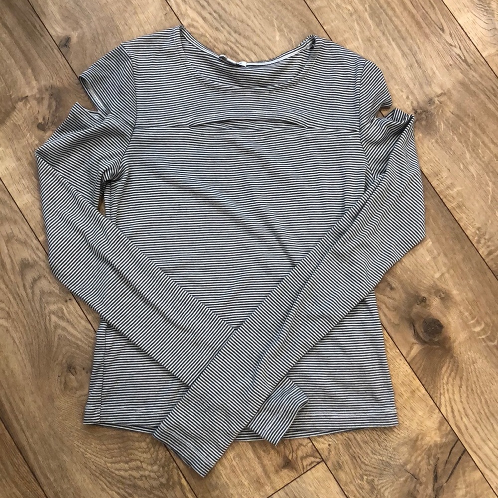 Splendid long sleeve cut out shirt